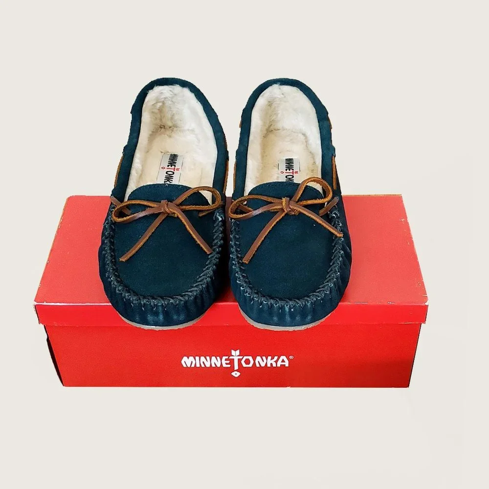 Minnetonka Kayla Moccasins NWT - Picture 2 of 10